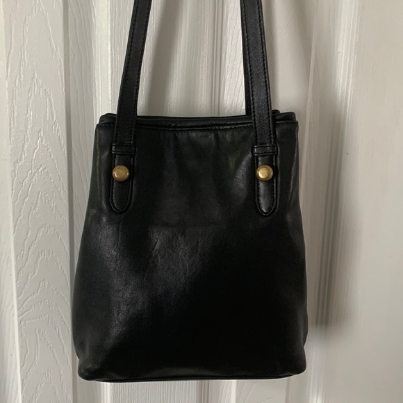 Liz Claiborne Handbags - The Leather Co. Liz Claiborne Black Leather Shoulder Bag #124
